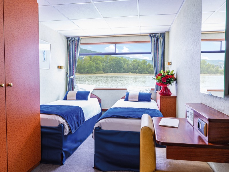 Upper Deck 2 Adjustable Twin Beds CAT. A